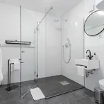 מלון Zzzpace Smart-hotel Zentrum 4*