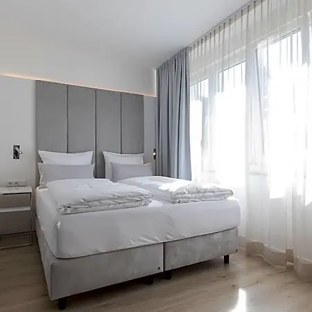 מלון Zzzpace Smart-hotel Zentrum 4*