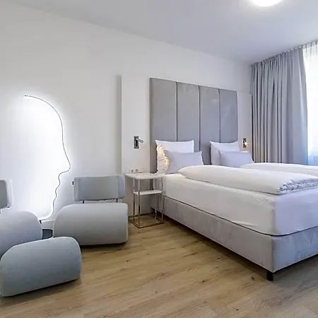מלון Zzzpace Smart-hotel Zentrum 4*