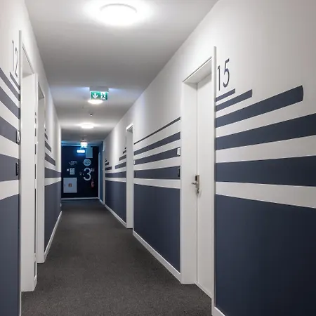 Zzzpace Smart-hotel Zentrum فندق
