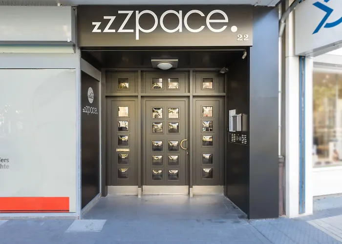 Zzzpace Smart-hotel Zentrum ホテル 2*